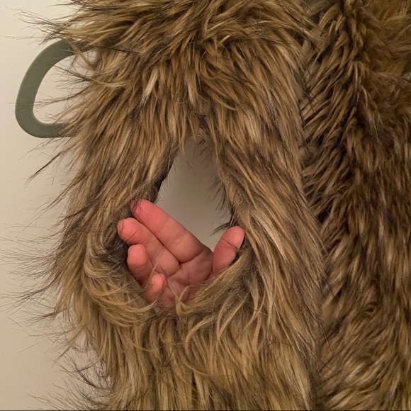 Aritzia Babaton Faux Fur scarf - Picture 3 of 6